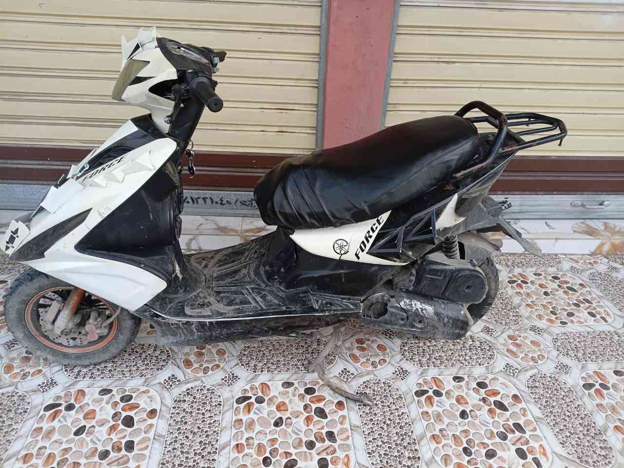 سلام عليكم دراجه للبيع ماكس موديل2019 محرك نشط فول صالنصه رياضي كفرات شويه تعبان دراجه شرط اي عيب ما بي سعر 175 الف بي مجال بسيط 
***********
