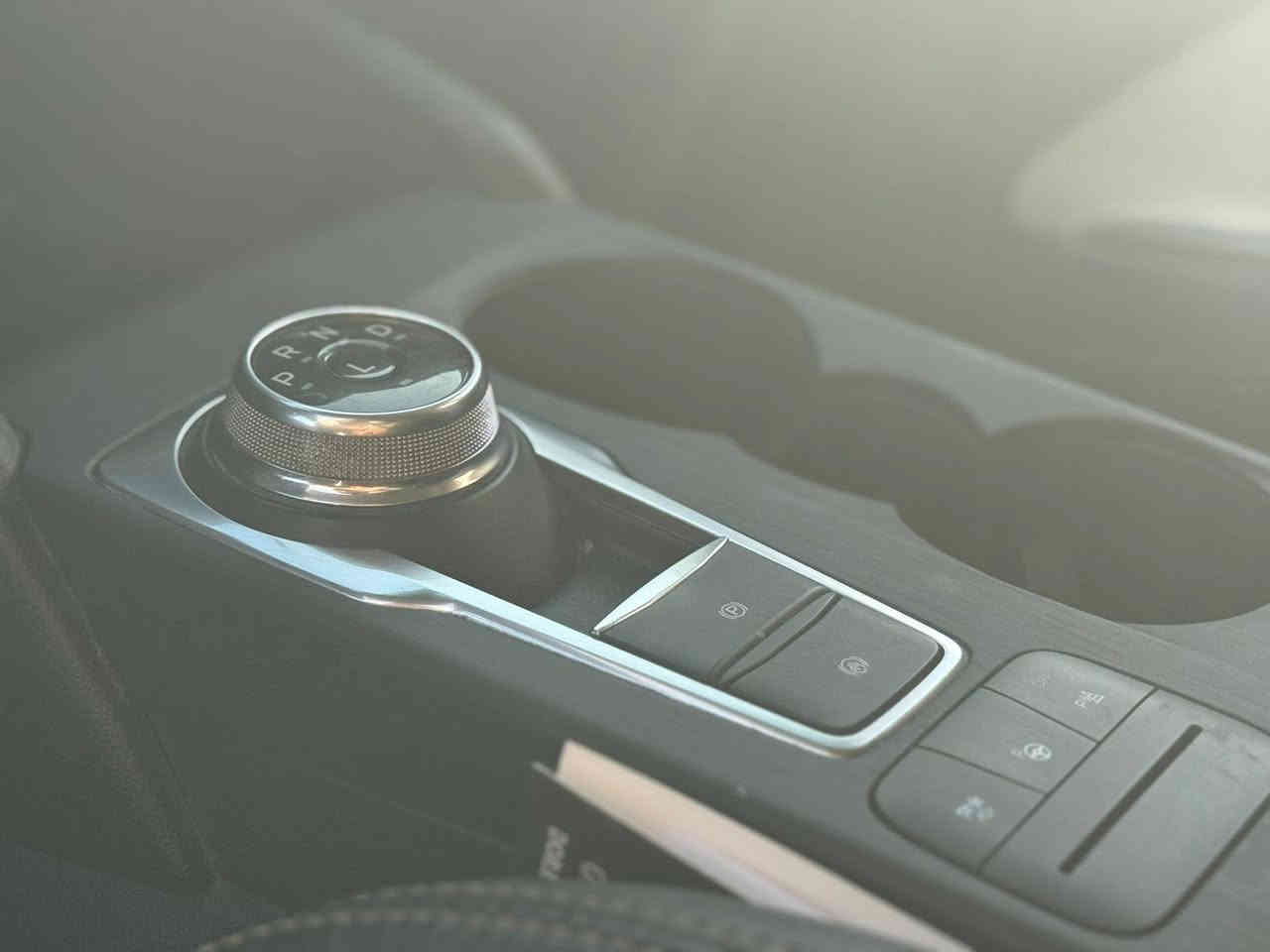 فورد  موديل 22  للبيع فقط.
هايبرد وبنزين  صبغ قطعتين جاملغ وبنيد بدون دواخل. 
مكاني بغداد الدورة. 
سنوية بسمي بغداد رقم جديد وهزة وسنوية حديد 
***********  السعر ١٣٥ وبيها مجال بسيط
