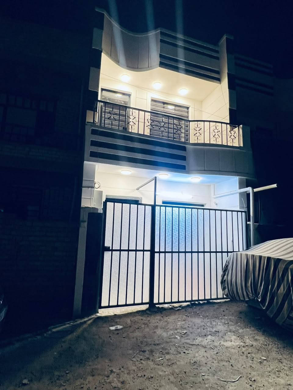 السلام عليكم ورحمة الله
بيت للبيع بناء حديث الدوره زراعي ابو طياره شارع النسائم النخيل  مساحه البيت ٥٦ متر  واجهه ٤م وشويه ونزال  ١٤م يحتوي عل ٢ غرفه نوم وصاله وحمام غربي ومطبخ كامل نظام تركي مجهز كامل الكاونتر جاهز نظام كهرباء  حديث بيت بيت كامل تانكيات ٢ ماء سخان كلشي جاهز من كلشي اي نقص مابي  السعر ١٢٠ مليون وبي مجال وهاي صور والفديو واضح
للاتصال 
***********
