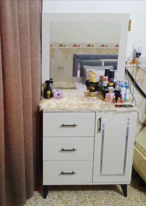 غرفه للبيع.
ويا ا لمندر.   الرقم موجود. اتصل. او ع الخاص.   ***********
