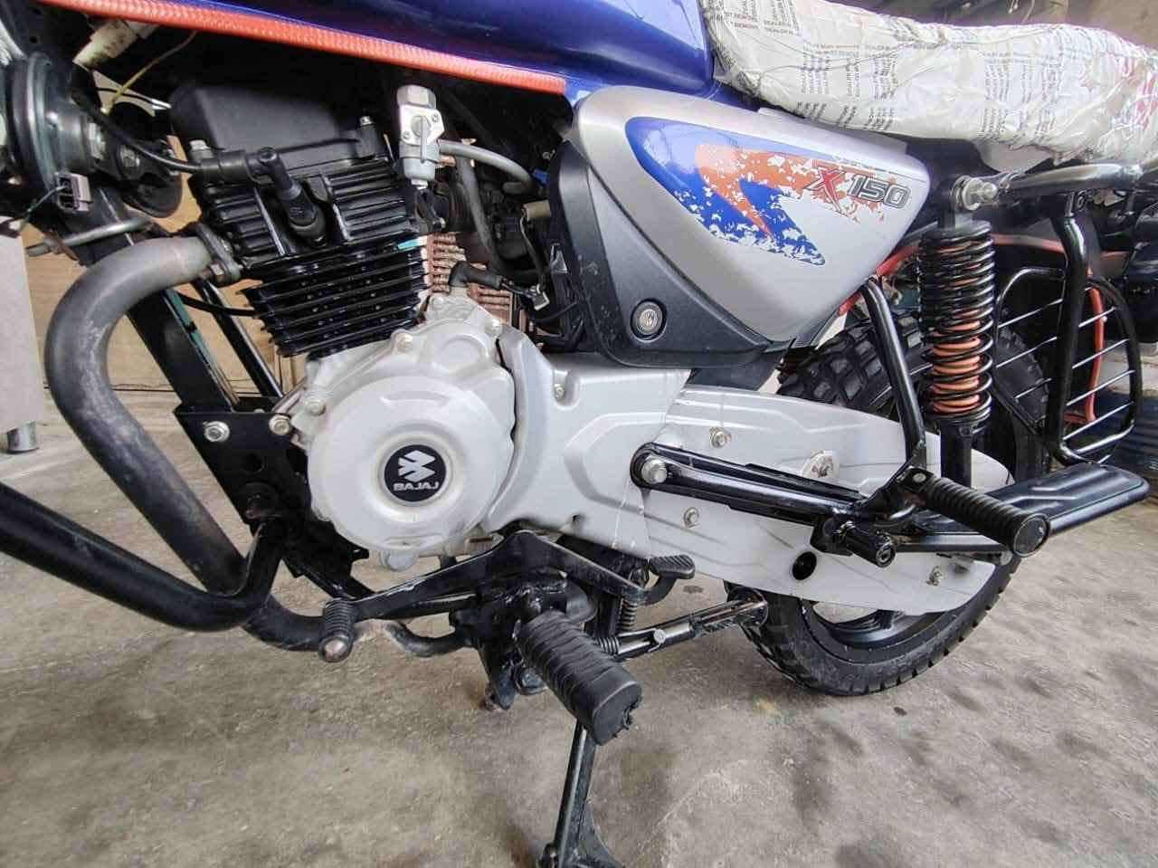 دراجه بوكسر موديل 2022 شهر ال 10 داخله ع 2023 دراجه مرقمه تحويل ثاني يوم الدراجه  نضيفه شوفه عينك الدراجه مجفته تجفيت شركه الدراجه لا تبخير لا نضوح وصوته ناعم كلش بيها ثنين زنون خارجيات وثنين هورن سيدان الدراجه ولا غلطه السعر2000 وبيها مجال للشراي مكاني بغداد وهذه رقمي *********** بغداد, العراق
