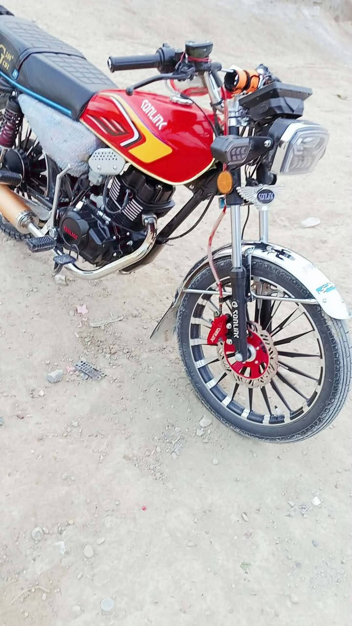 السلام عليكم شباب دراجة  موديل 2025 ضاغطة وزنجيل
 بعدها زيرو
لونها برتقالي يخبل ماشية الف فقط منفيس كامل 
الصلنصة البلادي موجودة السعر 950 وبيها مجال شي بسيط
 الشراي يتصل او خاص ***********
