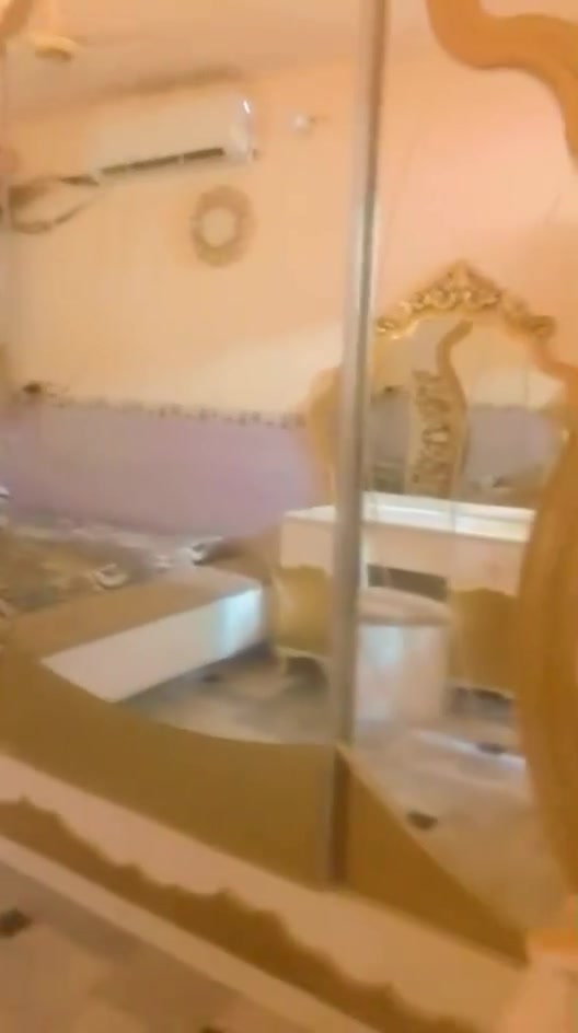 غرفة تركي للبيع مثل مواضحة بيها ضرر قليل مناسبه رايدها لي يريدها يخابرني ويدلل عنواني بغداد بلديات ***********
