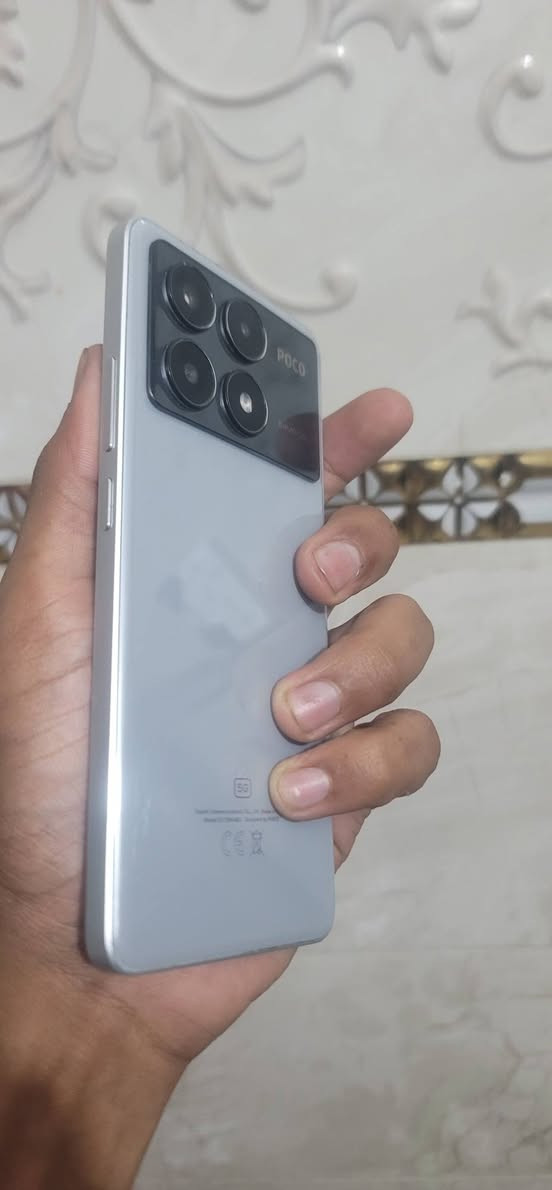 بوكو x6 برو 5g
ذاكرة 512 رام 24 ثنائي
بطارية 5000
بوبجي 120 فريم معروف 
بدون ملحقات 
العيب الوحيد فقط الكامرة الأمامية ماتشتغل تصليحها ما يكلف 
الباقي كله مكفول 
السعر 240 بيه مجال بسيط حك الجية 
مكاني بغداد مدينة الصدر شارع الاورفلي 
للاتصال ***********
