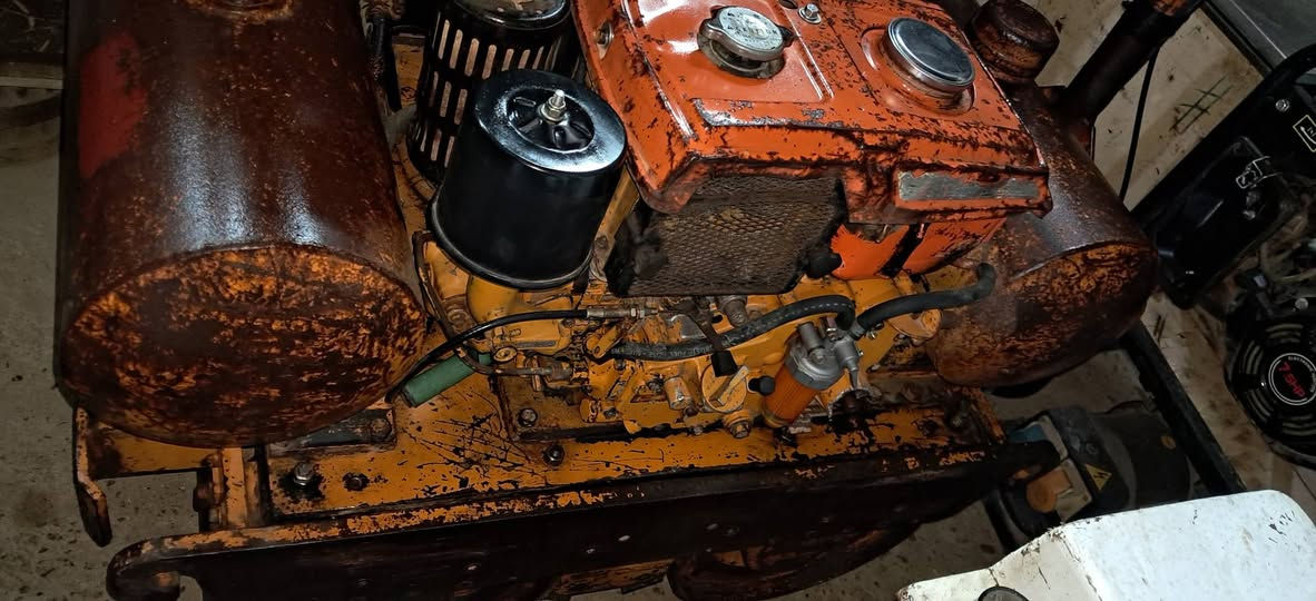 حادله صنع ياباني
نوع ساكاي 

محرك نوع كابوتا ياباني

الوزن ٧٠٠ كيلو 

الوزن الفعلي مع الهزاز طن و١٠٠كيلو 

عرض الروله ٦٠ سانتيم 

عرض الحادله كامله ٧٠ سانتيم 

    ••••••••••••

هزاز شغل مكينه شغاله فول اي نقص مابيها 

قماجي مسير +هزاز جديد قوايش جديده 

                        ____________________.   ________

#السعر١٨ورقه_قفل

العنوان بغداد ساحة الطيران شارع النضال 

الفرع الثاني مقابل كنيسة الارمن 

*******

#مكتب_الماهر

للاستفسار اكثر اتصل على الرقم 

***********

او مراسلتنا واتساب 

@الجميع
