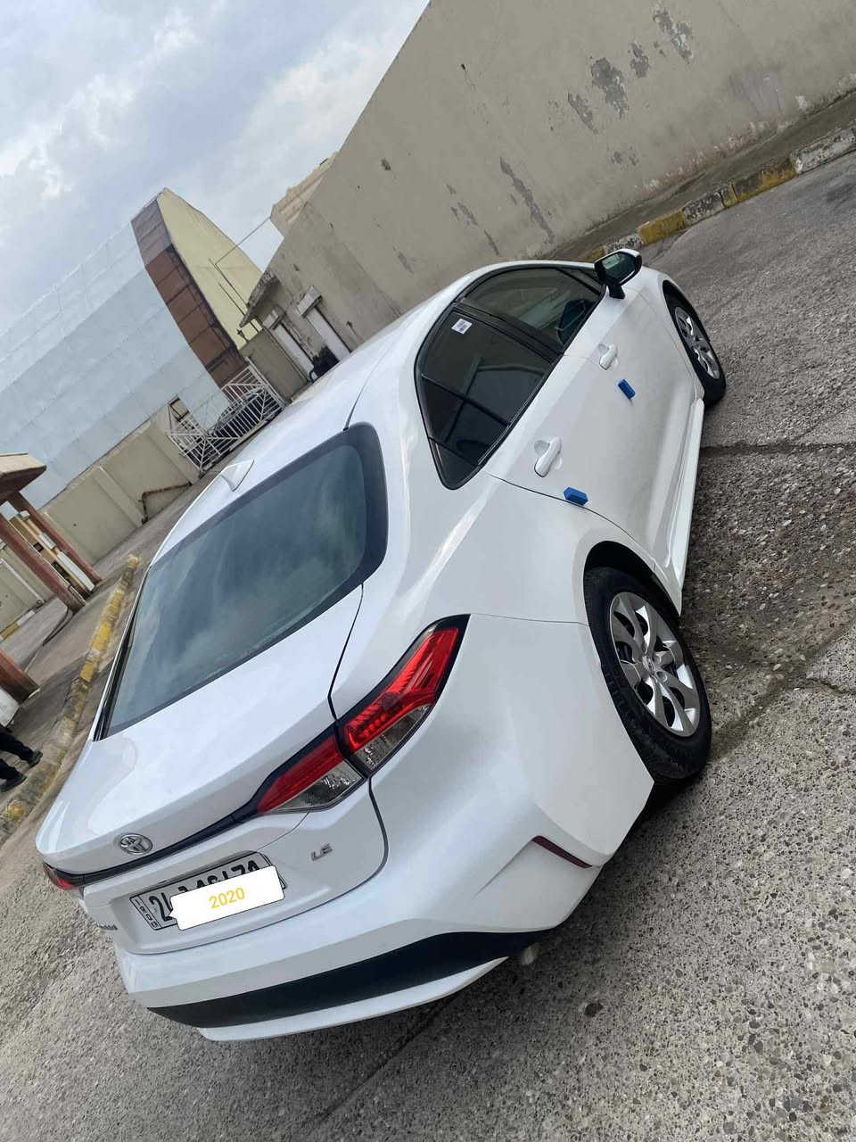 كرولا أمريكي موديل  2020 LEابيض ثلاجي ماشيه 101 ميل رقم سنوي  هوه جديد حجر رادار ايرباك دشبول سترن بشرط ايرباك بس برده  بابين جهت سائق بس كلير امريكي بدون داخل  جهت نفر بابين مع دوسه صبغ امامي خلفي كبس تلفون ***********   *********** بيه وتساب سعر 137 مجال
