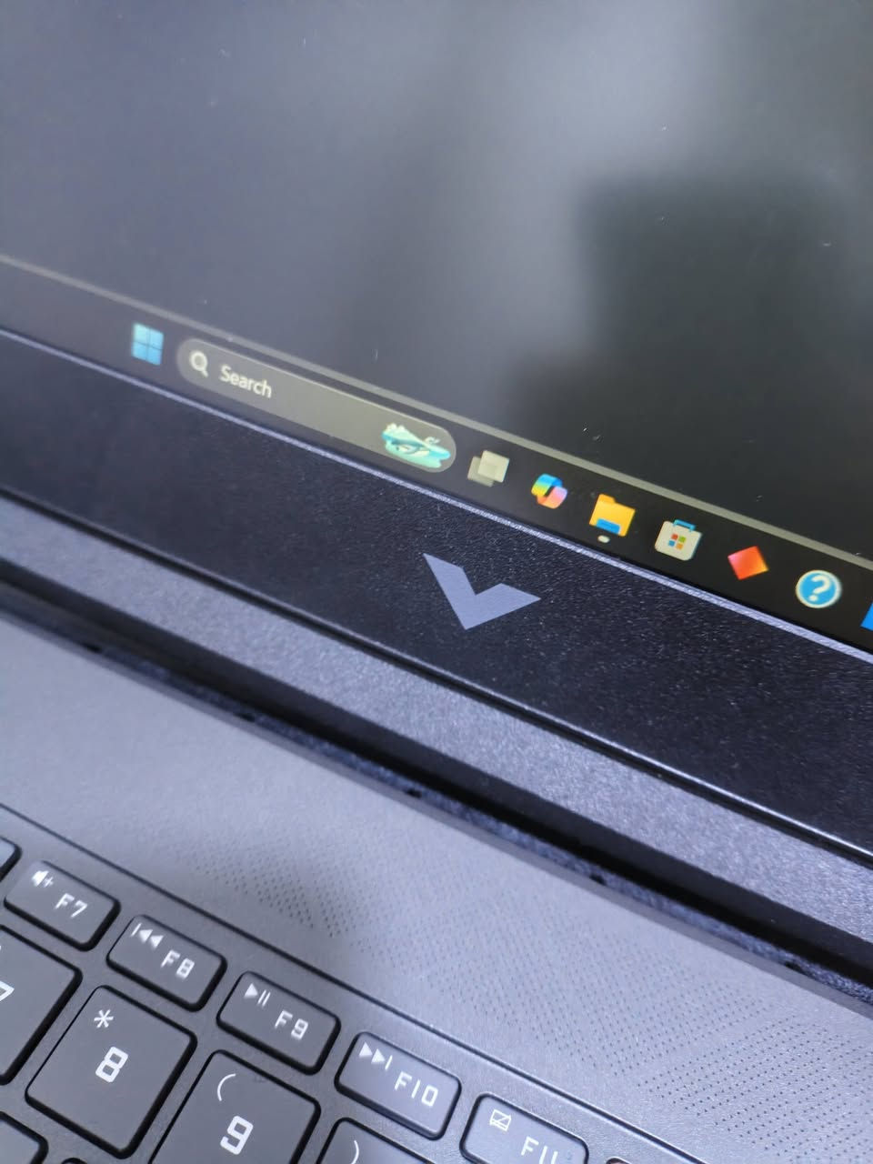 لاپتوپ للبیع VICTUS 15
مع الشحن والكرتون

استخدام شهرين فقط

💻 Model: HP Victus 15-fa2082wm
 Processor: Intel Core i5-13420H (13th Gen)🎮 Graphics: NVIDIA GeForce RTX 4050 (6GB VRAM)
⚡ RAM: 16GB DDR4
💾 Storage: 512GB NVMe M.2 SSD
🖥️ Display: 15.6-inch Full HD (1920 x 1080)
🔄 Refresh Rate: 144Hz Smooth Gaming Screen
🎨 Color: Mica Silver
⌨️ Keyboard: Full-size Backlit Keyboard with Numpad
🔌 Ports: 1 USB-C, 2 USB-A, 1 HDMI 2.1, Ethernet, Audio Jack
🌐 Wireless: Wi-Fi 6E + Bluetooth

سعر: 1،050،000


**إذا كنت صاحب هذا الإعلان وتريد حذفه لأي سبب، رجاءا أرسل رسالة إلى الدعم الفني**