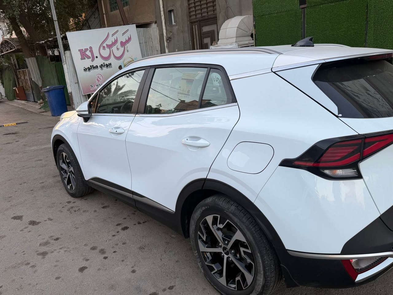 سبورتج 2023 مكفولة خليجي مواصفاتهه اشارة ترحيب مري شفط اشاير بلمري حساس خلفي درايف مود حاكية لايت زنون بصمة تشغيل عن بعد سيارة جديدة على ايدي اني مطلعهه من الشركة سبير منازل السعر ٢١٠ 
ملاحضه بيهه حالوب ١٠ بلميه فقط بلقماره ممبين ابد فقط بلسونار يطلع 
*********** بغداد, العراق
