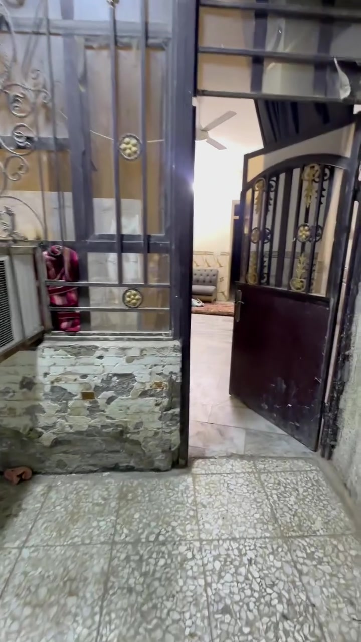 #للايجار__خلف الجنسيه والجوزات الكاظميه 
يرهم ايجار ويرهم سر قفليه 
يجاره ٥٠٠ / الف 
دار مساحه ٦٥ متر يحتوي على 
غرفتين نوم وصاله ومطبخ وخدمات 
للأستفسار ***********
