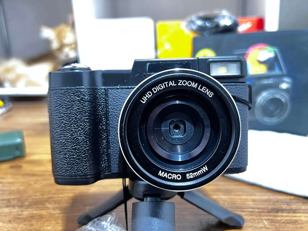 تتميز هذه الكاميرا الرقمية من طراز 5K UHD بدقة عالية تصل إلى 64 ميجابكسل لتصوير الصور.تم تصميم الكاميرا خصيصًا لمدوني الفيديو (Vlogging) وتصوير YouTube، وتأتي مع شاشة قابلة للطي (Flip Screen) بحجم 3 بوصات.تتضمن الميزات الأخرى تقنية التركيز التلقائي (Autofocus)، وتقريب رقمي 18X، ومجموعة ملحقات تتضمن بطاريات إضافية وبطاقة SD
التواصل على الخاص رقم الهاتف في واتساب ***********
