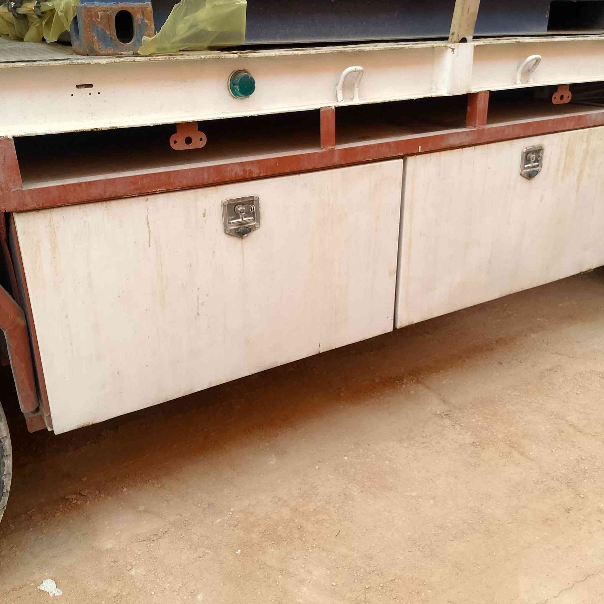 السلام عليكم عربه حداديه للبيع
ثلاث محاور تخم تأثير ويلات وبنزات جدد
ت ***********
