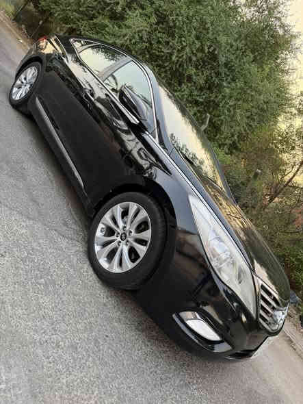 السلام عليكم  
هونداي ازيرا موديل 2012 خليجي مكفولة من الحادث فول مواصفات اعله فئة واحد عله واحد سيارة احلة من الصور بيه صبغ شبر بالجاملغ الخلفي فقط والباقي مكفول مكينه كير صدر تبريد تخم تاير كله جديد بالعافية عل ياخذها رقم اربيل ثاني يوم تحويل مكان السيارة بغداد الاعظمية سعر 122 وبيه مجال رقم موبايل ***********
