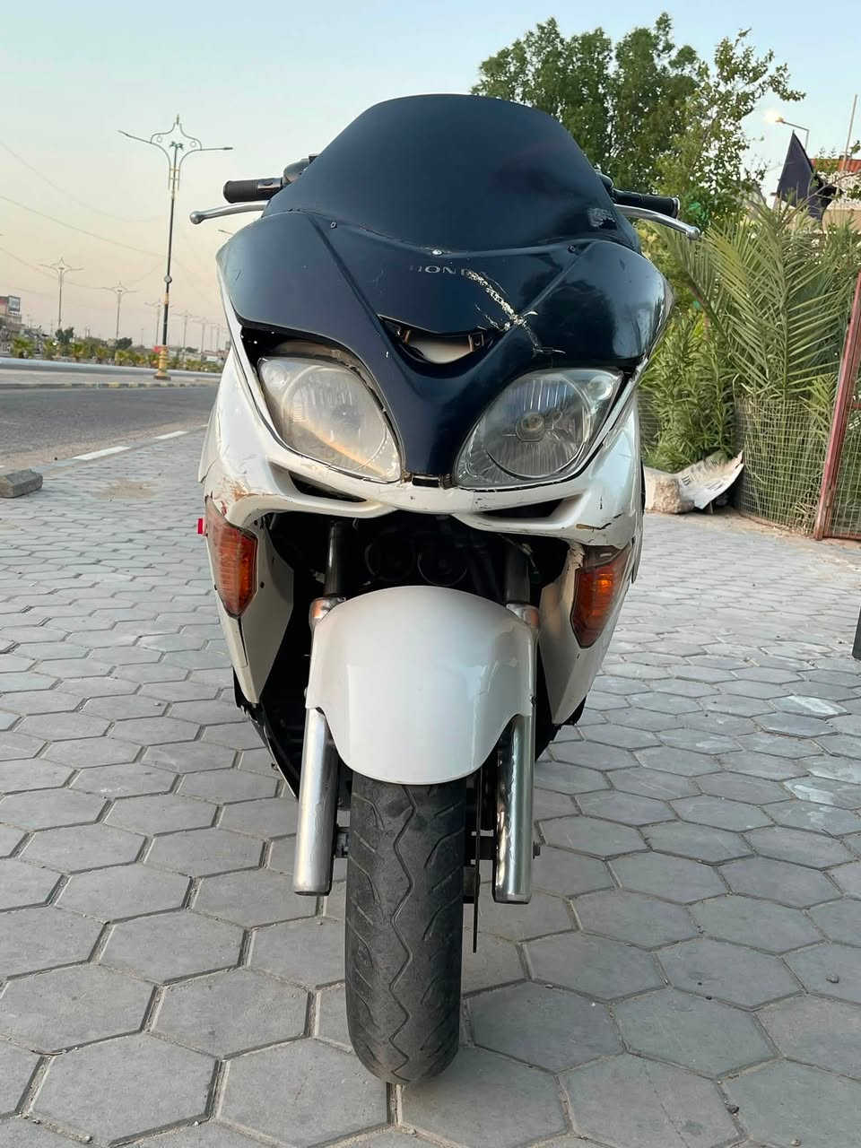 @السلام عليكم 
للبيع دراجه فورزه 08 الدراجه مثل ما بل صور علئ حطته معرفه مواصفات الفورزه كير سرعه ١٦٠ تايرات جدد جويتر ماله البلادي الدراجه ما مفتوحه ولا مجفته ويم الفحص يبين الدراجه كهربائيات مكينه نهضه كلجات كلشي ما بيه شي الله شاهد تخبل بلسرعه.راديتر نضيف كلشي ما عوزه مال جناي بس كفراته شوي متاذيه بس 
المكان بصره كزيزه رقم التلفون *********** 
السعر مليون و ١٠٠ وبيه مجال بصيط
