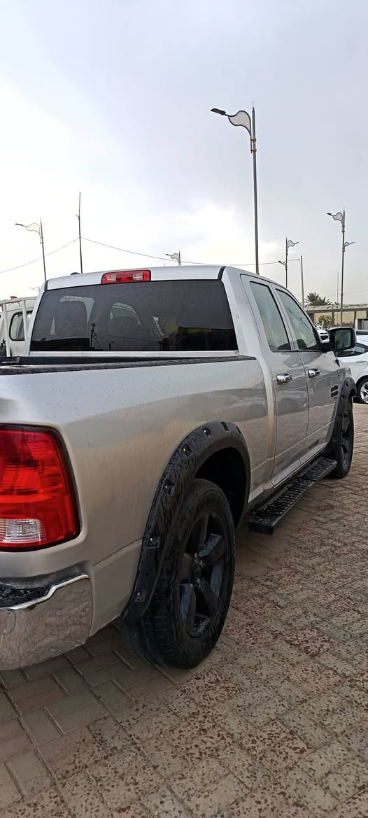 السلام عليكم ورحمة دوج رام كلاسك  موديل ١٩ رقم بغداد تحويل مباشر باب قصير بدي طويل كير مكينة كفالة ٣٦٠٠ مكفولة من الضربة القوية فقط صبغ حزام جمالية مكانها واسط صويرة *********** السعر ١٦٥ وبي مجال قليل
