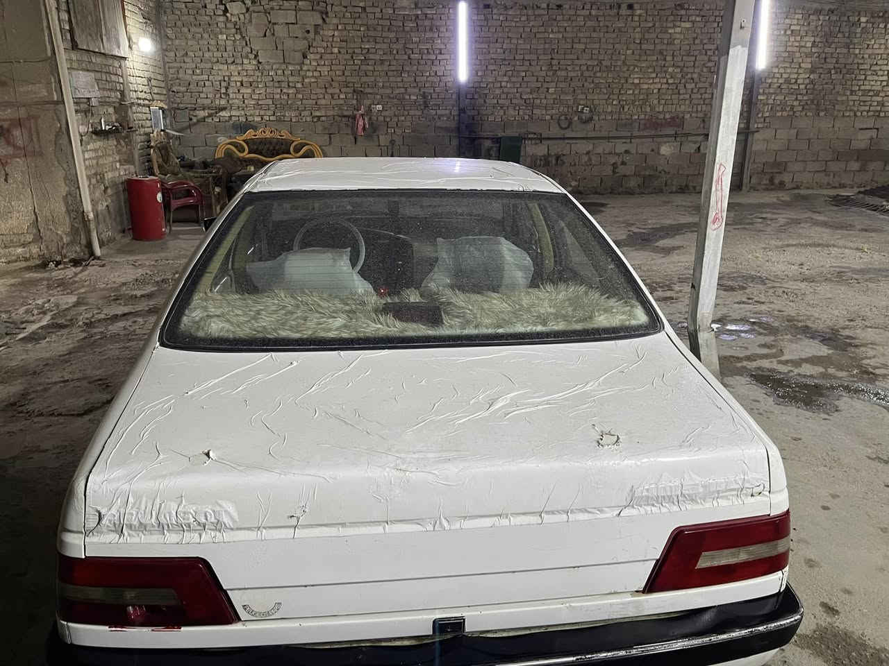 السلام عليكم بيجو 405 مديل 2009  رقم بغداد دولي محرك فرنسي جديد السياره خير من الله ما ناقصه شي تدفئه وتبريد حداديه جديده كهربائيات كله شغاله مكان السياره بغداد حي اور السعر (34$ ) بيه مجال قليل رقم الهاتف ***********
