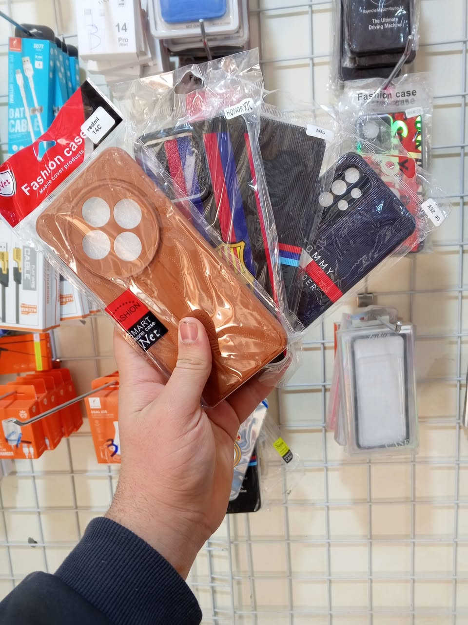 بسم الله عروض اليوم تستمر لحد الجمعه اي حاجه بلصور سعر القطعه الف دينار فقط فقط اليوم وباجر زورونا سامراء شارع الفين مجمع السليمانية او اتصلو علينا نرحب بيكم بكل وقت متواجدين واتساب ***********
