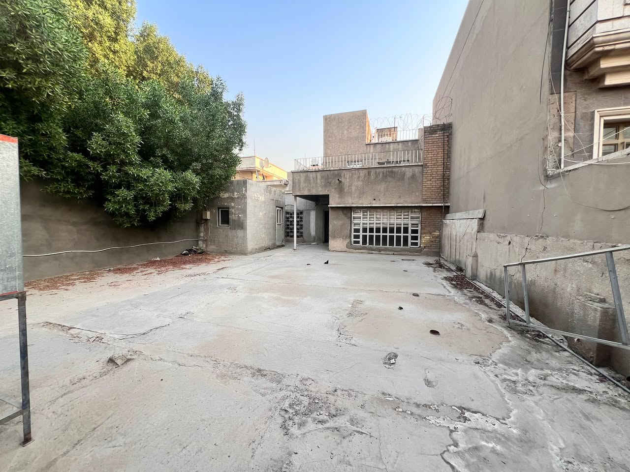 � دار للإيجار  – الكرادة / شارع ٦٢
دار كلاسيك

يتكون من:

 • كراج كبير 🚗

 • صالة واسعة 🛋️

 • مطبخ 

 • ٣ حمامات 🚿

 • ٤ غرف نوم 🛏️

📍 الموقع: الكرادة – شارع ٦٢

🏢 يصلح لمقر شركة أو مكتب تجاري

———————————

شركة عصر حمورابي للاستثمار والتطوير العقاري

📍 الكرادة / شارع العطار / بناية عصر حمورابي

***********

نستقبل جميع العروض العقارية (بيع – شراء – إيجار – إدارة أملاك)
