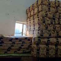 ديوان    نضيف ومستخدم قليل 7امتار السعر 350.وبي مجال  الشراي 078374213...