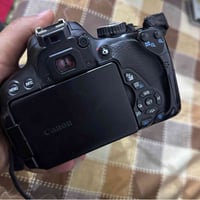 كانون ٦٥٠D • عدسة ١٨-٥٥ • سبرنك الفلاش مكسور