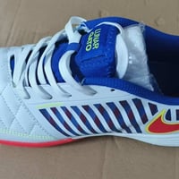 صالات • قياس ٤٤ • توصيل مجاني