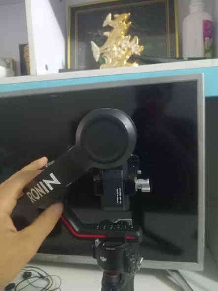 السلام عليكم 
بدي سوني a7iii جديد مصور بي 17مره فقط زلغه مابي البدي جديد ونضيف تجي وتشوف بعينك شتر ما ادري شكد 
+عدسة 28.70 f2.8 هم جديده مصور بيه 17 مره زلغ مابيه هم جديده +رونين 3s نضيف بي زلغ موضح بالصوره نسبة النضافه 95% 
ملحقات الغراض 
الرونين كارتونه وملحقاته كله موجوده 
البدي كارتونه وكتلوك الكامره وشاحنه الاصليه وبطاريه وحده 
العدسة كارتونه وكتلوك العدسة وقباقه غراضه الاصليه 
الرونين سعره 500
البدي مليون و525
العدسة 975
كلهن يصيرن 3مليون
الاسعار قفل
ما متواجد ع الفيس 
هـ ***********
