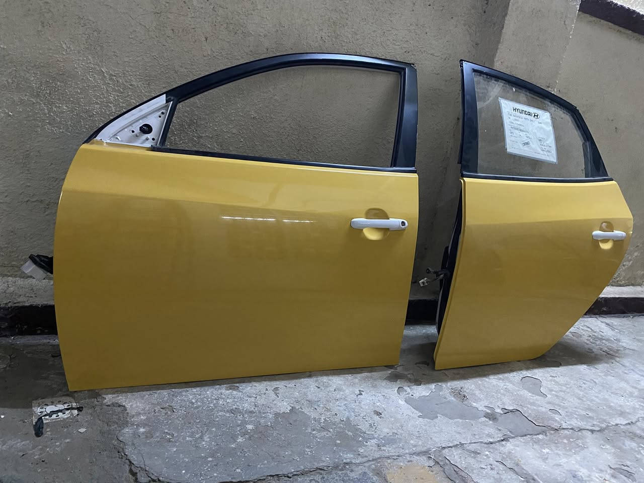 سلام عليكم
اربع بيبان مال سياره الانتره خليجي اصل ابيض مال سياره وحده كاملات 
سماعات 
وجامات 
ويدات 
وكيلونات
وتخم سفايف داخلي خارجي 
كاملات على اخر حبايه 
كلهن شلع ابيعهن
مكاني بغداد
***********
