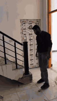 على بركه الله تم عمل محجر درج تركي لون اسود ساده    تركي ثقيل.   الذهب...