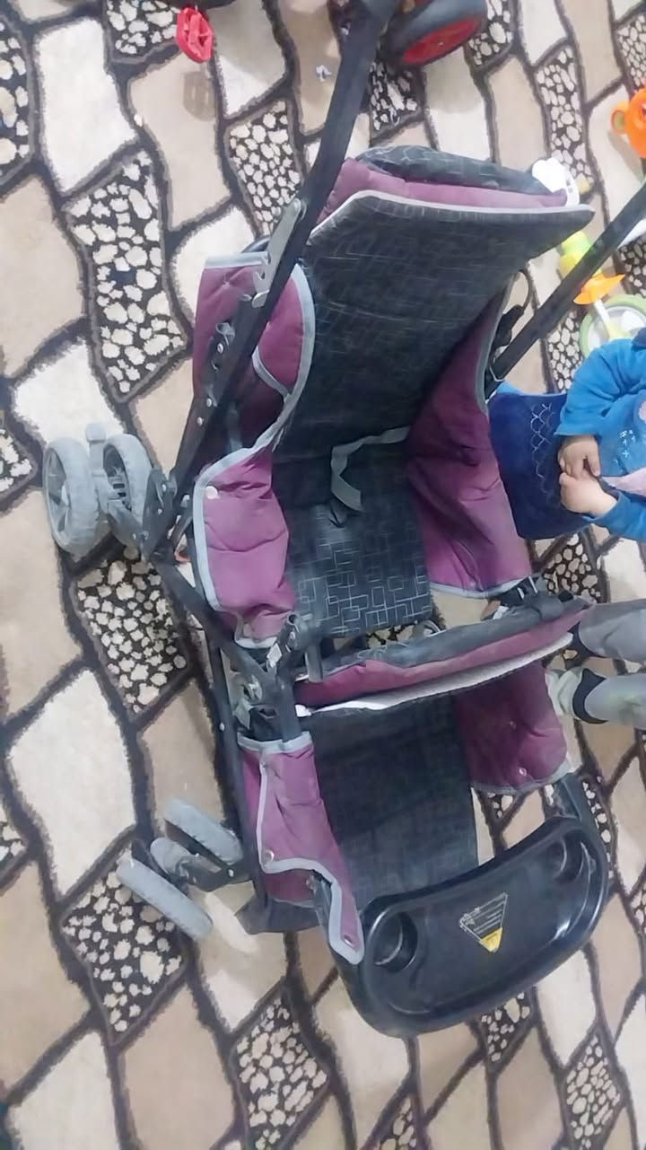 سلام عليكم 
عندي كاروك هزاز شغال 
او عربانه نفرين 
او جربايه حديد الاطفال جديده 
***********
