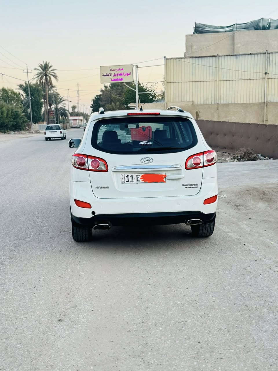 سلام عليكم مرخصت لادمن سنتافيا 2012 رقم بغداد دولي بسمي خليجيه بيه صبغ باب فقط والسونار مرفق بلمنشور 
مكينه 3500  مكفوله من الفتح كير حداديه تخم تاير تبريد ثلج 
سياره جاهز من كلشي 
مكينه 6 سلندر 
تبريد 3 قطع 
7 راكب 
ويلكب كروم 
السعر 145 وبيه مجال بسيط 
مكاني بابل 

***********
