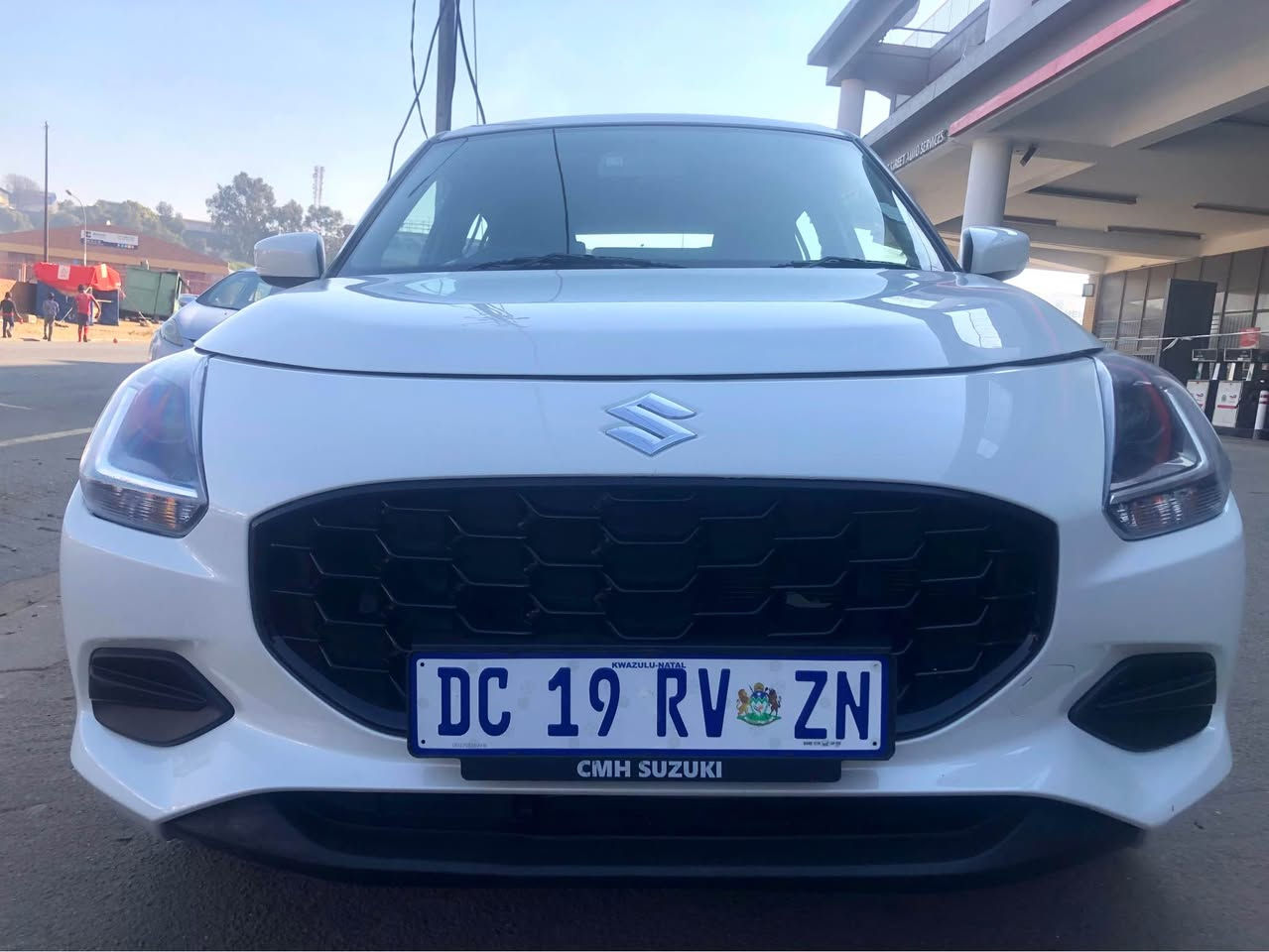 Suzuki Swift 1.2
Color White
Model 2025
Mileage 42,000Km
Paperwork updated
Start and Drive
Engine and gearbox warranty
Price R145,999
Manual 
Petrol
Service book
Service history
Reverse sensor
Clothes interiors
Fully Air-conditioned
Contact Mr James 063/4123/707 Johannesburg, South Africa


**إذا كنت صاحب هذا الإعلان وتريد حذفه لأي سبب، رجاءا أرسل رسالة إلى الدعم الفني**