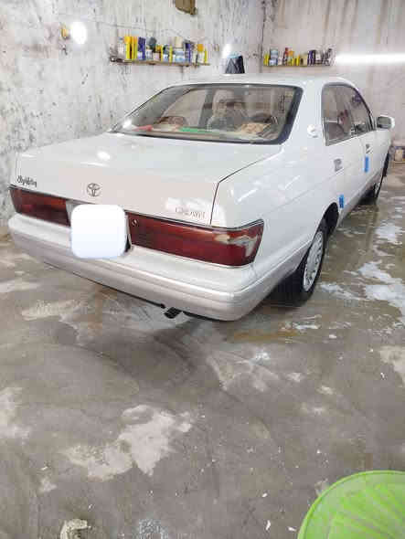 سلام عليكم يوجد بوليش وتلميع كافة انواع السيارات بافضل المواد الامانيه والامريكيه مع  حمام للغرفه جلي لايتات تكحيل الخدوش تلميع الجام والدواخل صالون كامل لسياره المكان بصره قضاء القرنه رقم الهاتف ***********واتساب
