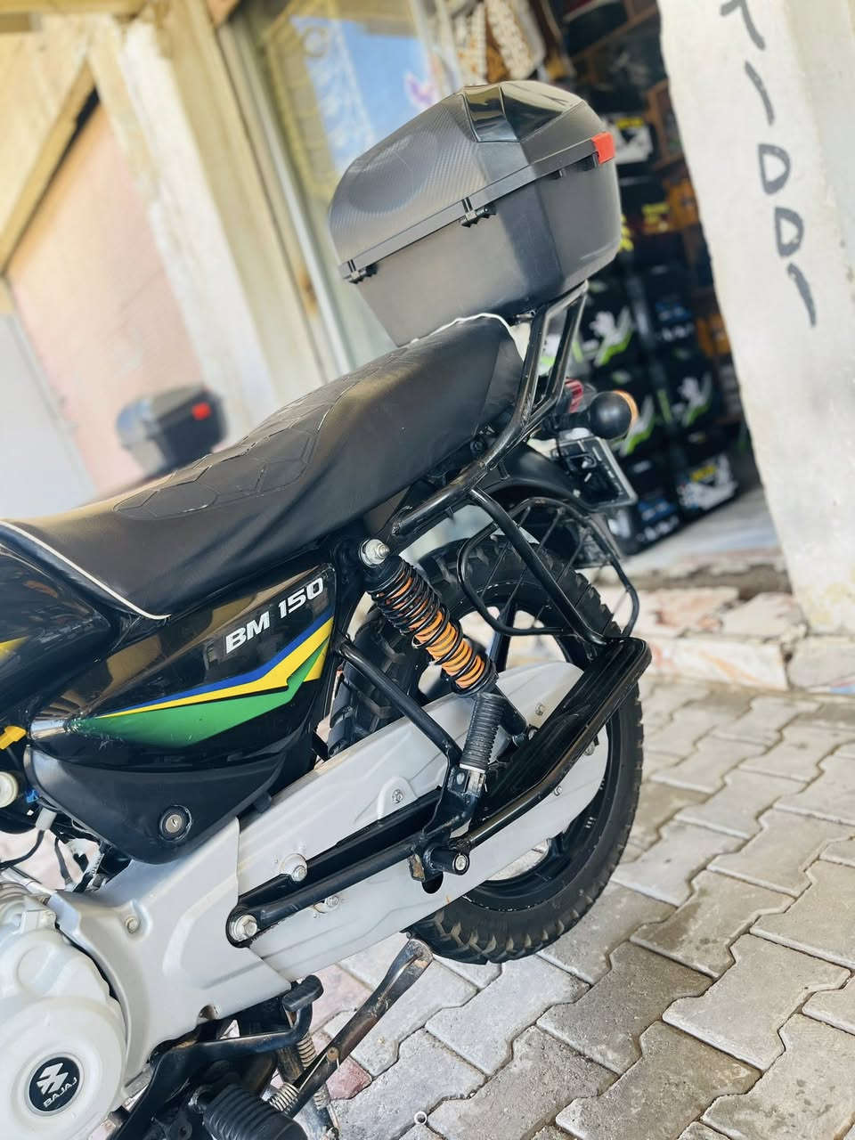 يالله السلام عليكم ورحمة الله وبركاته تحية طيبة 🫡
دراجة بوكسر كلاسك للبيع موديل 2023 كاملة والكمال لله

كل نقص مابيها جيب فيتر وفحص محرك 150 سي سي شرط برغي مامفتوح بيها رقم ديالى سنويه ولوحات  دبل سويج عداد نمر شغال بانزين شغال اشاير بلوجكتر درع لون مميز 💛

عنوان ديالى الخالص قرب فلكة مصطفى جواد 📍

واتساب ***********

اتصال ***********

#الجميع
