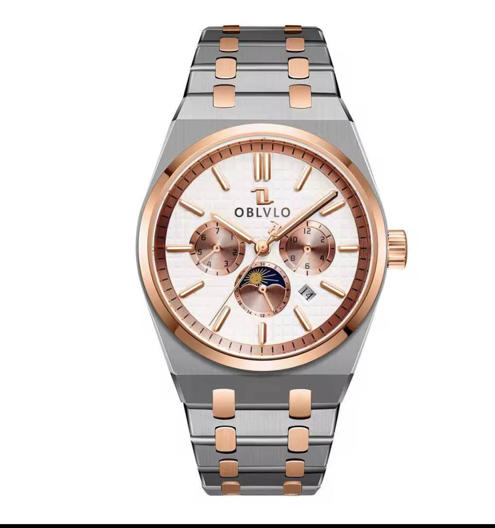 السلام عليكم هذه الساعة هي من علامة OBLVLO التجارية، وتحديداً من سلسلة TM-MUT الفاخرة للرجال. تتميز بتصميم يجمع بين الأناقة العصرية والوظائف المتعددة مثل تقويم كامل وأطوار القمر.
المواصفات الرئيسية للساعة:

الماركة والسلسلة: اوبلفلو (OBLVLO)، سلسلة TM-MUT.

المحرك (الحركة): ميكانيكية أوتوماتيكية من نوع Seagull TY16S4، مع احتياطي طاقة يصل إلى 52 ساعة.

التصميم:

هيكل من الفولاذ المقاوم للصدأ (316 Stainless Steel) بلونين (فضي وذهبي وردي).

قرص (ميناء) أبيض بنمط "Tapisserie" مع علامات وعقارب مضيئة.

زجاج من الكريستال الياقوتي (Sapphire Crystal) المقاوم للخدش.

الميزات الإضافية:

عرض أطوار القمر (Moonphase).

ثلاثة أقراص فرعية لعرض اليوم، الشهر، والوقت.

مقاومة للماء لعمق 50 مترآ


**إذا كنت صاحب هذا الإعلان وتريد حذفه لأي سبب، رجاءا أرسل رسالة إلى الدعم الفني**