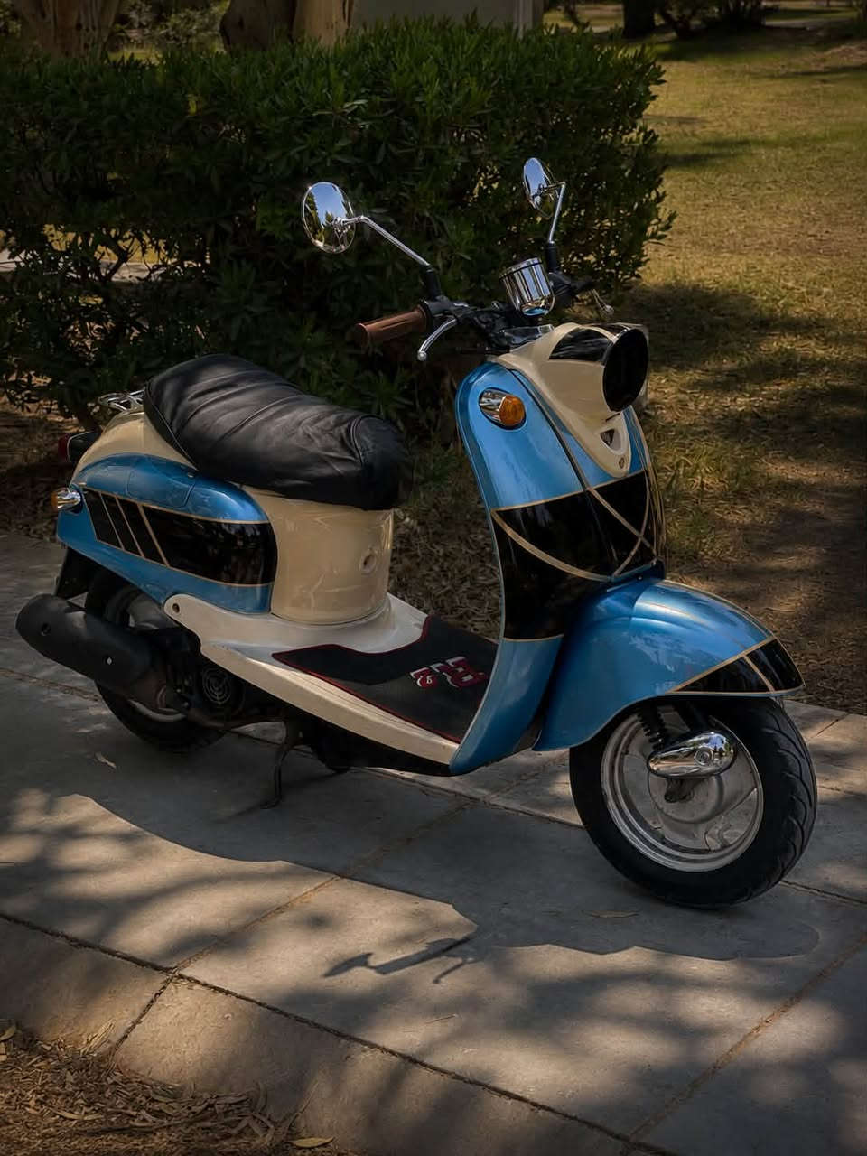 🏍️ دراجة عبد الحليم فحل للبيع (نظيفة جداً وبحالة الوكالة)
🛠️ المواصفات والشروط:

 المحرك (المكينة): بشرط الفحص، مكينة ما مفتوحة نهائياً (بلاد).

 الكاربريتر والشوتة: بلاد

 الصالنصة: كلها بلاد وبشرط الفحص.

دراجە رمبە: جاهزة وبحالة ممتازة.

 الكهربائيات: شغال ١٠٠٪ وبشرط الفحص (كلها تشتغل).

 التشغيل: سلف وهندر شغالين من أول دقة وبدون أي نقص.

 البريكات والتواير: البريكات ميزانية ومضبوطة، والتواير بحالة الوكالة (لوك).

 المشي: الدراجة ماشية قليل جداً، وعزم المحرك ١٠٠٪ وبشرط الفحص.

 العدادات:کیجات البنزين کیج السرعة شغالين بالتمام.

 السعر:500$$ 💰💰

 📍 العنوان: كركوك،اسکان قرب مرکز سقافی

 📞 رقم الهاتف للتواصل: ***********

لأي استفسار أو للشراء، إحنا بخدمتكم وتكدرون تتصلون بأي وقت!

🔱🔱🔱🔱🔱🔱🔱🔱🔱🔱🔱🔱

🏍️ ماتۆڕی عەبدولحەلیم نێر بۆ فرۆشتن (زۆر خاوێن)

ئەم ماطۆرە زۆر کەم ڕێی کردووە و لەسەر بنەمای بلاد ماوەتەوە، تایبەتە بەو کەسانەی دوای شتی لۆک و بێ عەیب دەگەڕێن.

🛠️ تایبەتمەندییەکان و مەرجەکانی ماتۆرەکە:

 مەکینە: بەشەرت، تا ئێستا مەکینەی نەکراوەتەوە (بلادە).

 کابریتەر و شۆتە: بلادن.

سالۆنسای بیلادە بەشەرت و کفرەکان: هەمووی بەشەرت بلادن.

 ڕەمپەیە:.

 کارەباییات: هەموو بەشەرتە و ئیش دەکات.

 ئیشپێکردن:سلف و هێندەر بەشەرت، بێ هیچ کەموکوڕییەک.

 برێک و تایەکان: برێکەکانی زۆر توند و مەزبوتە، تایەکانی لۆکن.

 ڕۆیشتن: زۆر کەم ئیشی کردووە، بزوێنەرەکەی 100% بەشەرتە.

گێچی بەنزین و گێچی خێرایی (سرعەت) ئیش دەکات

نرخ 500$$💰💰

📍 ناونیشان و پەیوەندی:

 ناونیشان: کەرکوک، اسکان لای سەنتەر ڕۆشنیریەکە

 ژمارەی مۆبایل بۆ پەیوەندی: ⁠***********📞📞⁠

هەر کەسێک ویستی، لە خزمەتیداین و با پەیوەندی بکات!
