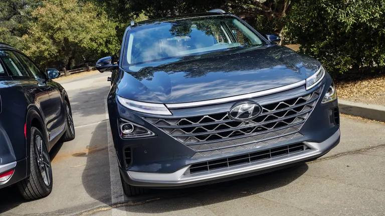 السلام عليكم هونداي نيكسون سياره هايبرد بيها عطل بسيط سياره موديل 23 السعر على الاتصال مكان السياره بصره السياره فول مواصفات قطعه واحده صبغ فقط ***********
