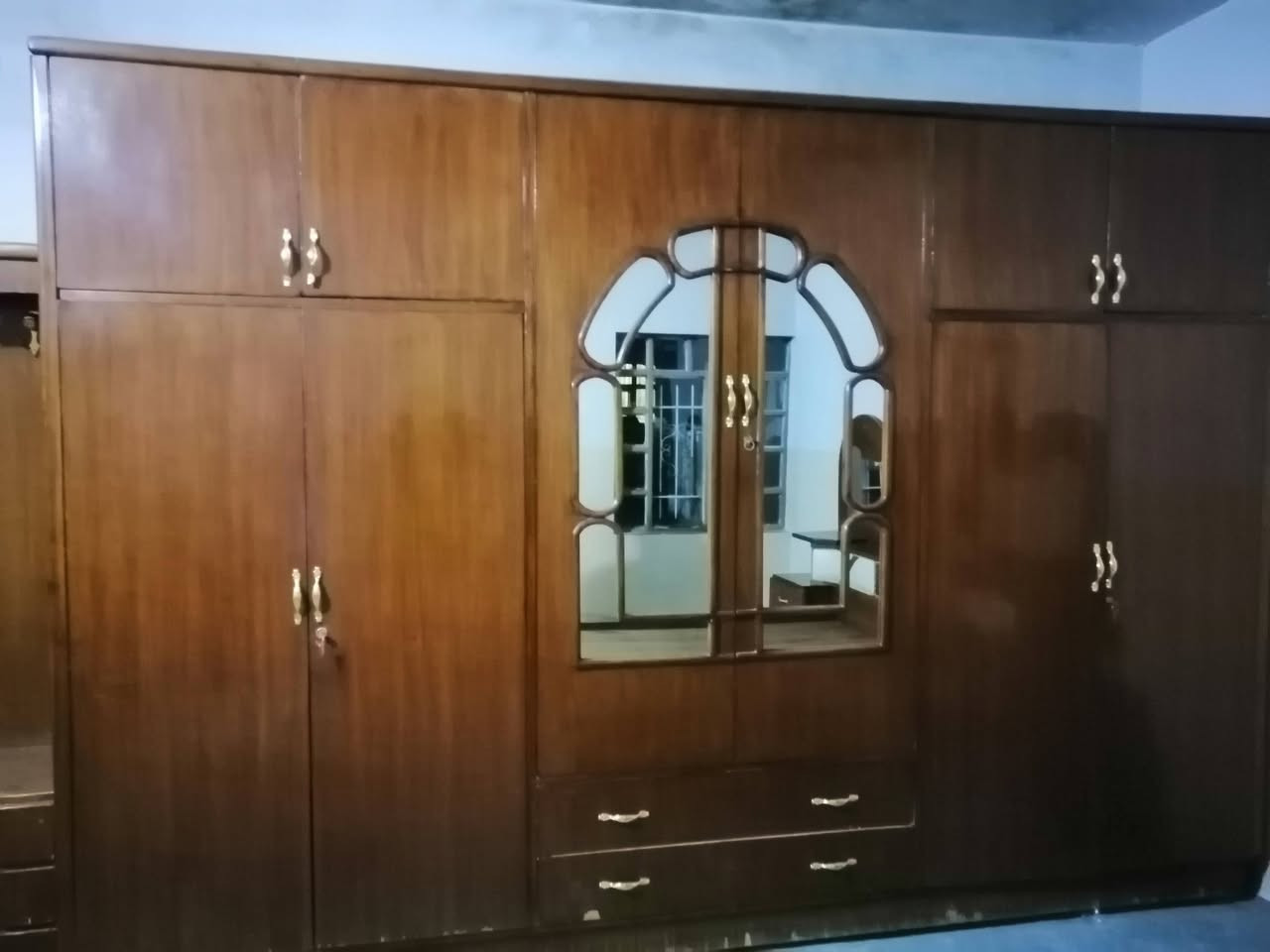 السلام عليكم غرفه اخشاب للبيع الستفسار عل رقم ***********
بي واتساب السعر قيم
