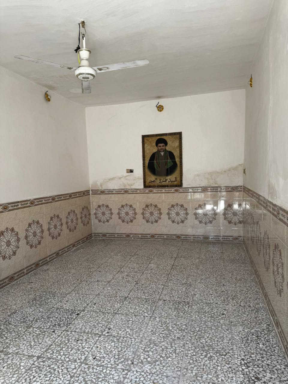 🏡✨ لا تضيع الفرصة... بيت جاهز للسكن وبسعر مناسب جداً! ✨🏡

إذا كنت تبحث عن منزل واسع ومريح لعائلتك، فهذه فرصتك الآن!

✅ المساحة: 160 متر
✅ بناء كامل كاشي وسيراميك
✅ يتكون من:
🔹 استقبال واسع
🔹 صالة مريحة
🔹 مطبخ
🔹 غرفة كبيرة
🔹 3 حمامات (داخلية وخارجية)

📍 العنوان: البراكية - مقابل شارع المطار القديم
🌿 منطقة هادئة ومناسبة جداً للعوائل الكبيرة

💰 السعر يبدأ من 32 مليون فقط
 والسعر قابل للتفاوض للمشتري الجاد 
⚡ البيع مستعجل... لا تضيع الفرصة

📞 للاستفسار والمعاينة 
 راسلنا على الخاص أو اتصل الآن 
- *********** - النجف, العراق
