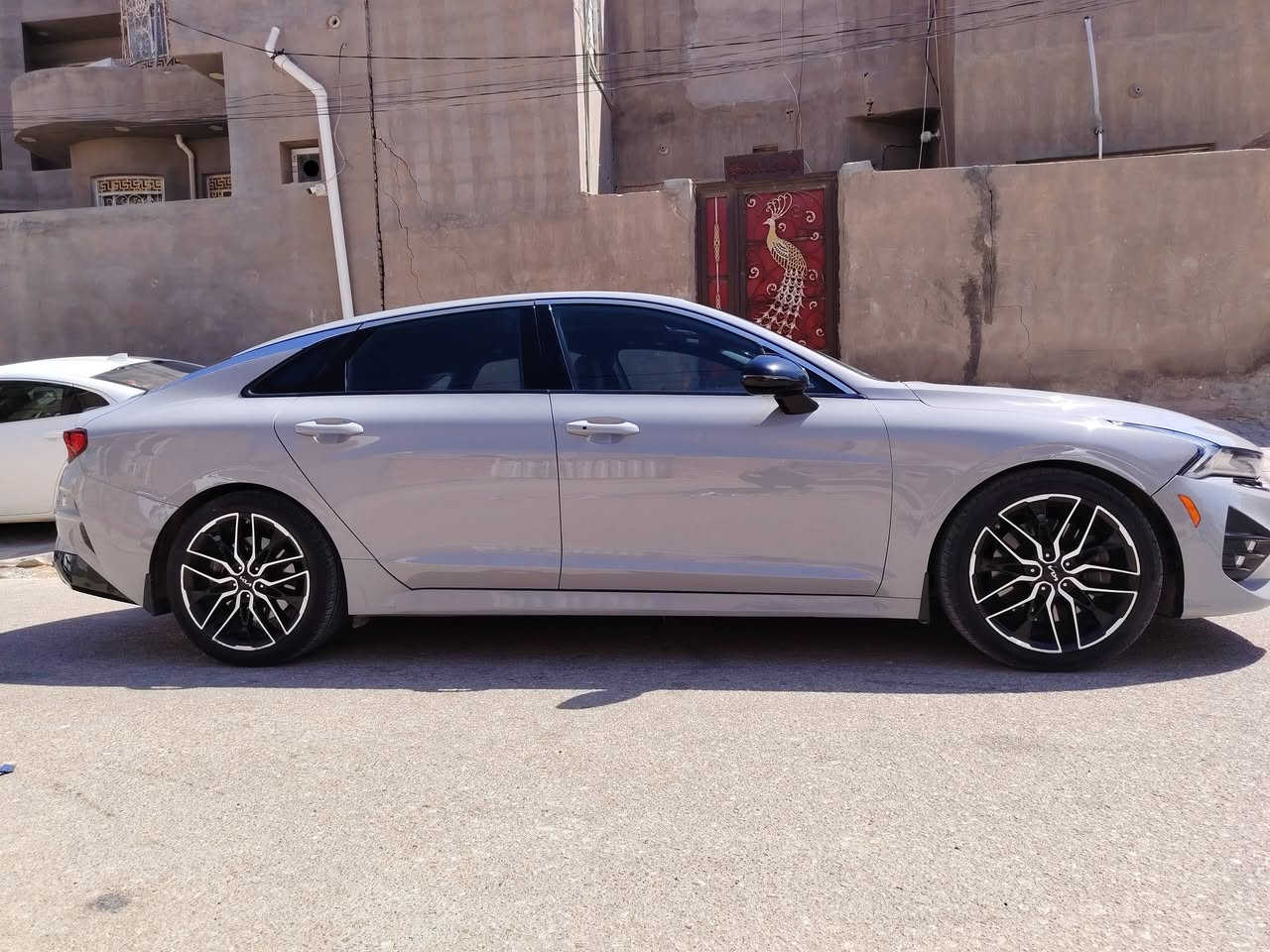 السلام عليكم
  K5 GT 2500 Turbo
كي فايف جي تي موديل 22 رقم بغداد الدولي 
مكينه 2500 تيربو فول مواصفات ميحتاج نذكرهن لأن الكل يعرفهن حادث خفيف بنيد بلاد فقط صبغ مع بارد قليل بدور الجاملغ الخلفي بدون صبغ السعر 186 وبيها مجال قليل 
المكان النجف
***********
