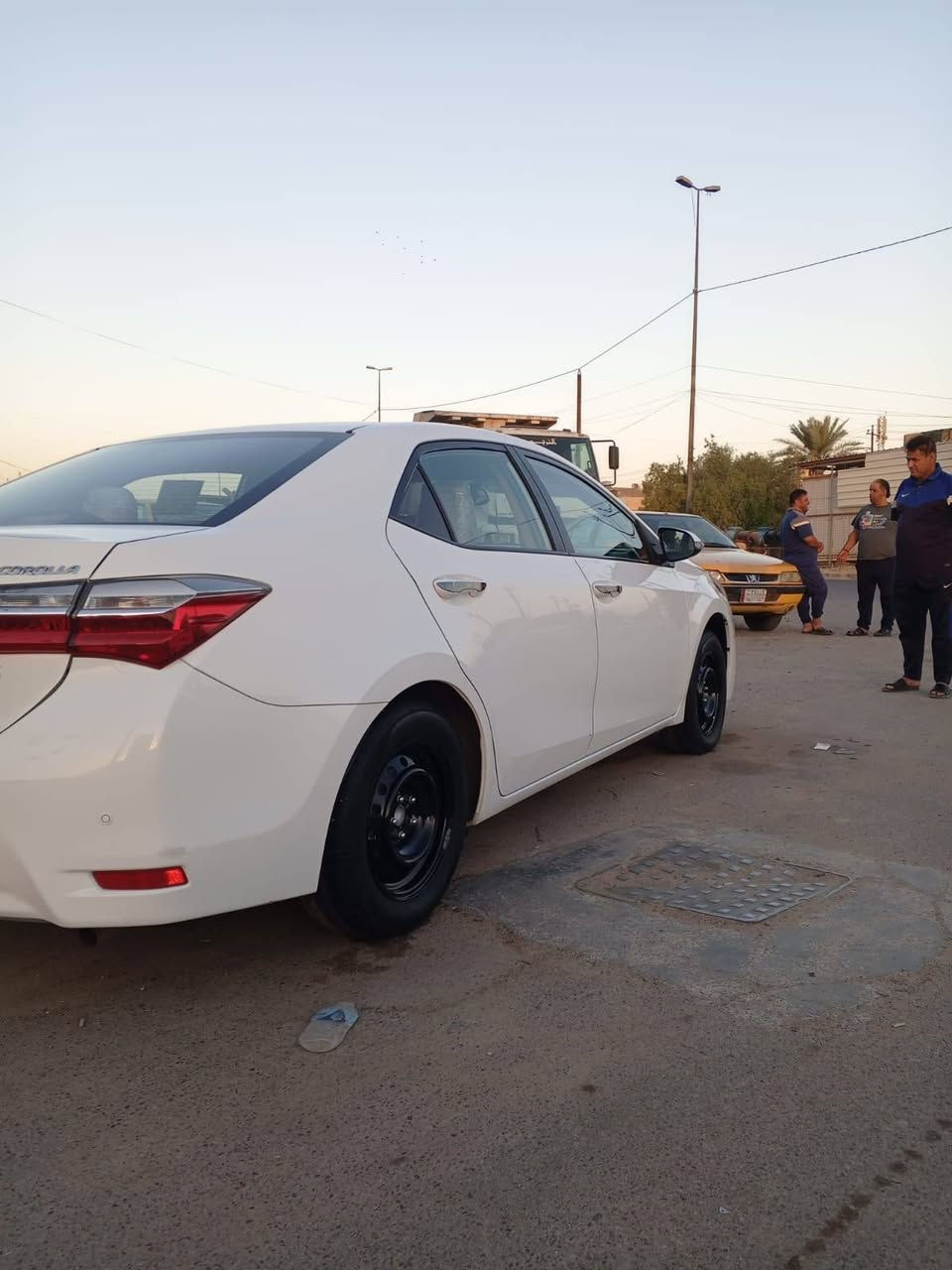 مره رخصت الادمن
كورلا 2019 خليجي محرك 1600 ماشيه 98 كيلو بيها قطعتين جاملغ الخلف السايق بي صبغ بدون دواخل وباب الخلف السايق مبدل بلادي سعر السياره 135 مكان السياره بغداد السياره بأسمي 
لتواصل *********** متواجد واتساب

