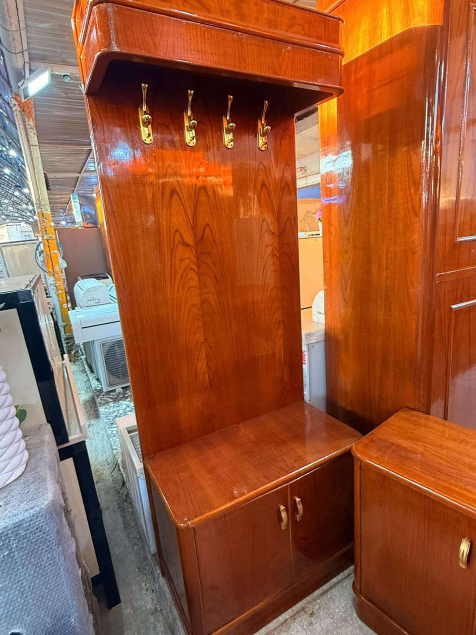 غرفتين صاج داخل وخارج شغل ثكيل 
النقش زان 
النظافة ٩٥   ٪؜
بغداد الجديدة/ مجمع الرحمة التجاري 
للاستفسار/ ***********
