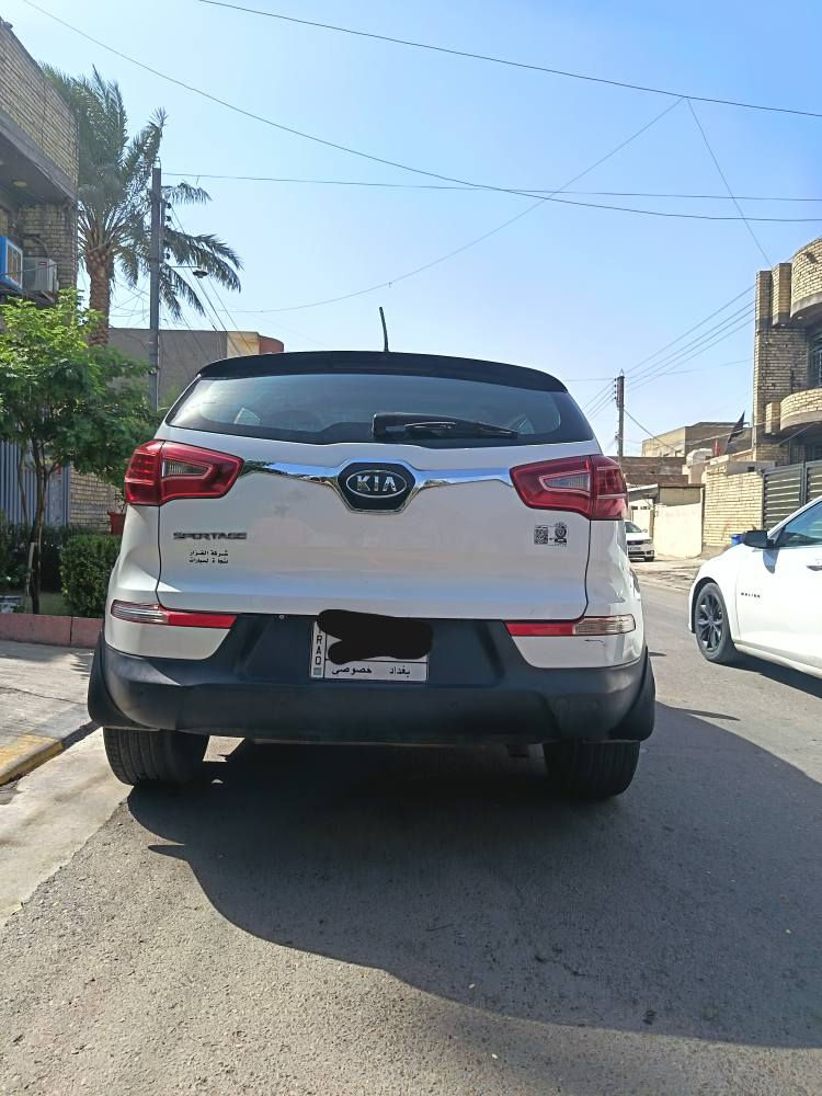 السلام عليكم 
للبيع كيا سبورتج موديل 2011 
✅وارد خليجي 
✅رقم بغداد تحويل ثاني يوم 
✅ماشية 160 الف km
✅محرك 2000 دوش المرغوب 
✅مواصفات 1 على1 
✅بصمه  
✅فتحه بانوراما 
✅حساس خلفي 
✅كامرة خلفيه 
✅إشاير بالمري  
✅كشنات جلد
✅ويل كب
السيارة كلش نظيفة وجاهزة 
 للأستفسار الاتصال على الرقم*********** بغداد, العراق
