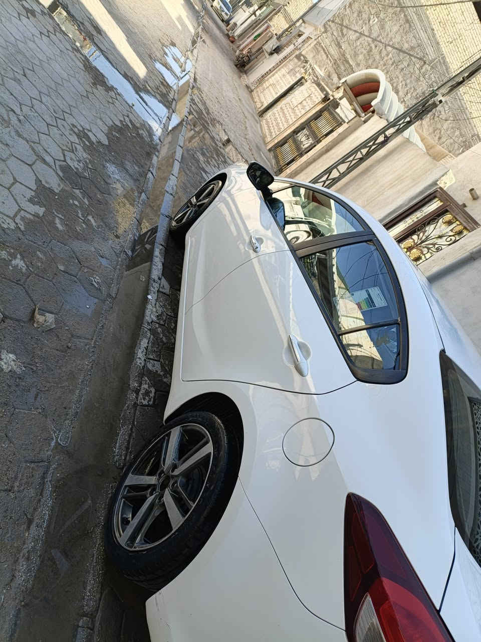 للبيع سيراتو 2018 مكفوله بيها باب واحد فقط وتكحيلات بسيطه من شخط او ثنين فول نضافه مثل ما موضح ويل رياضي فتحه كامره سعر 147 وبيها مجال مكاني النجف الاشرف حي السعد 
‏‪0782 670 0800‬‏
