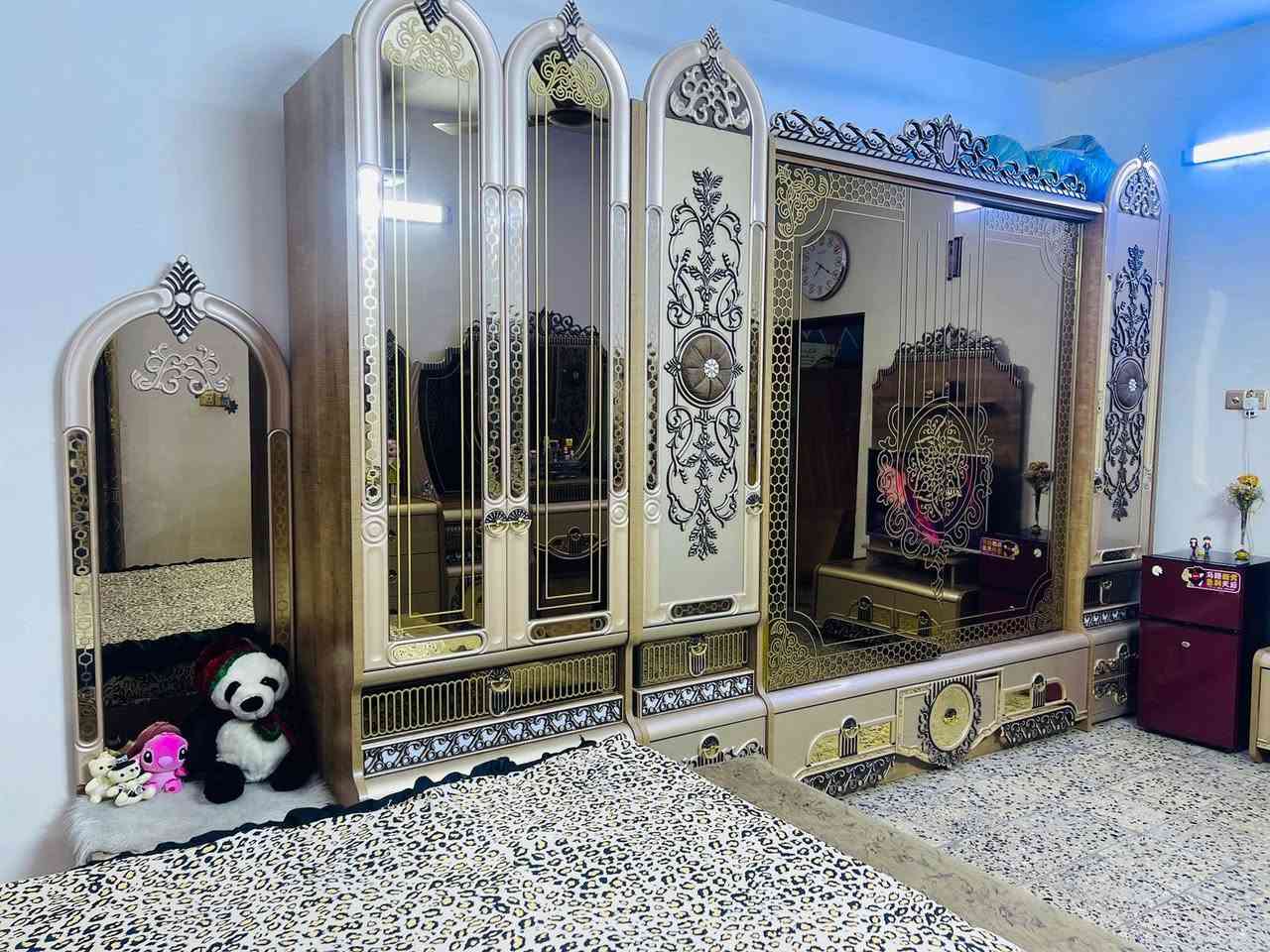 السلام عليكم
للبيع غرفه اخشاب تركي 11 قطعه مثل ما موضح بالصور 

بعدهي جديده 

العنوان بغداد المدينه

للسعر والاستفسار على هذا الرقم ***********
