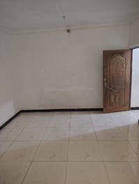 النجف حي العسكري • ١٠٠م • غرفة وصالة
