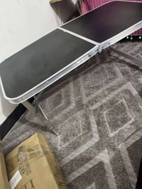 ميز طعام • للبيع