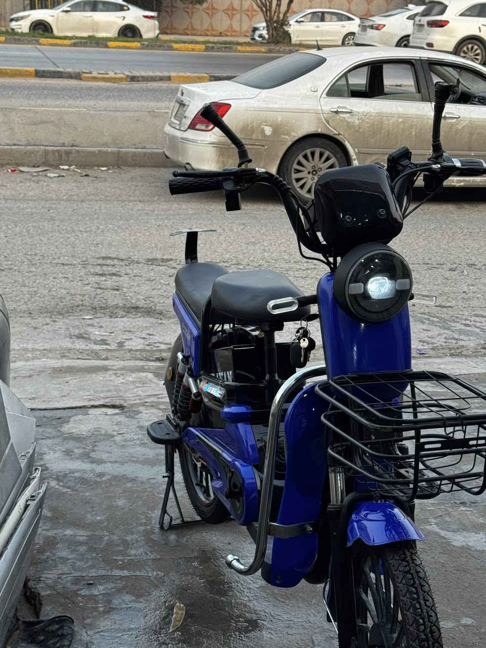 سلام عليكم حبايب باسكل   شحن  اخو الجديد مستعمل قليل حجم20  بي درع
دبل سويج تشغيل عن بعد
5بطاريات 4سرع السرعه 90

اشاير امامي خلفي 

لايت ناصي وعالي 

هورن

ستاند مبايل وبي مكان للشحن 

دبلات امامي خلفي 

باسكل جديد مامستعمل هواي 

وانطيك وياه الشاحنه هديه 

السعر خاص 

شراي راسلني خاص او واتساب وتدلل***********
