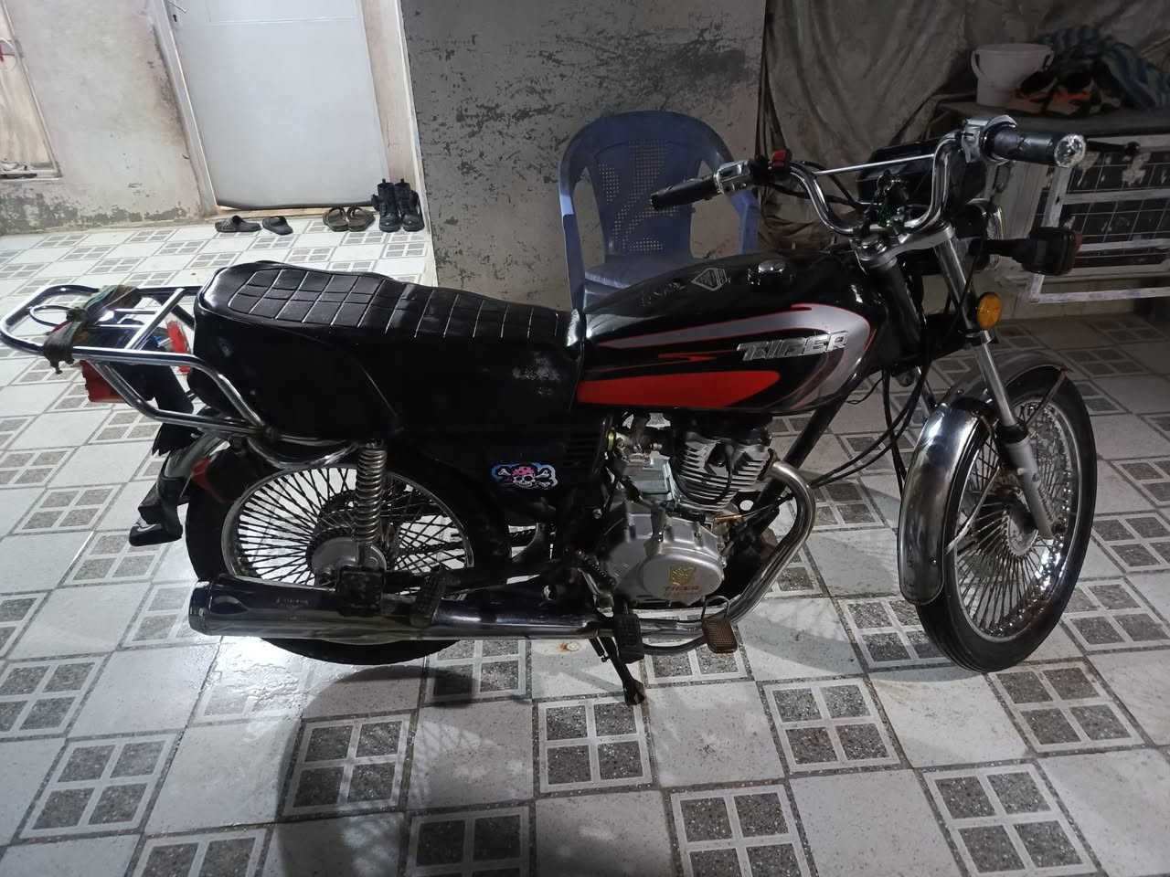 عليكم دراجه تايكر  2020 أوراق كوت 5 للبيع       دراجه كهربائية كله شغاله لدراجه مابيه اي شي احله من لصوره المكان واسط العزيزية السعر 525 وبيه مجال الاستفسار الاتصال على الرقم التالي***********
