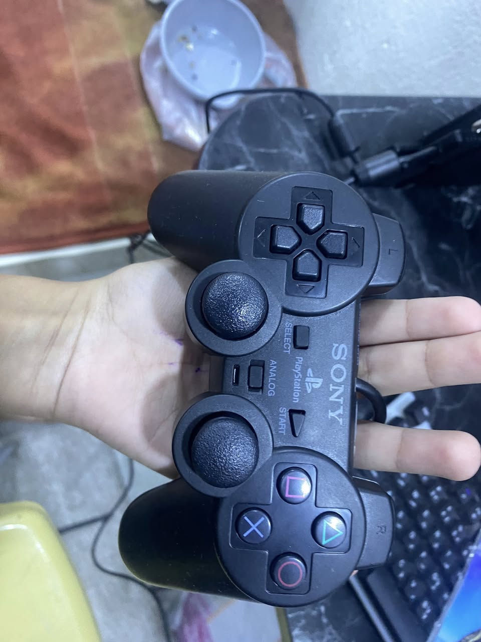 بلي تو للبيع كامل ملحقاته ما عده سلك البور البلي وياه اربع يدات ثنين شغالات الي هنه السود لان اشتريدهن جدد ولثانيات عطلانات ولبلي يشغل اقراص وفلاش شرط الفحص الفلاش بي لعبتين  السعر 35 الف المكان بصره ساسين خريبط تم اعاده النشر بحساب جديد بسبب الحساب الثاني تهكر


**إذا كنت صاحب هذا الإعلان وتريد حذفه لأي سبب، رجاءا أرسل رسالة إلى الدعم الفني**