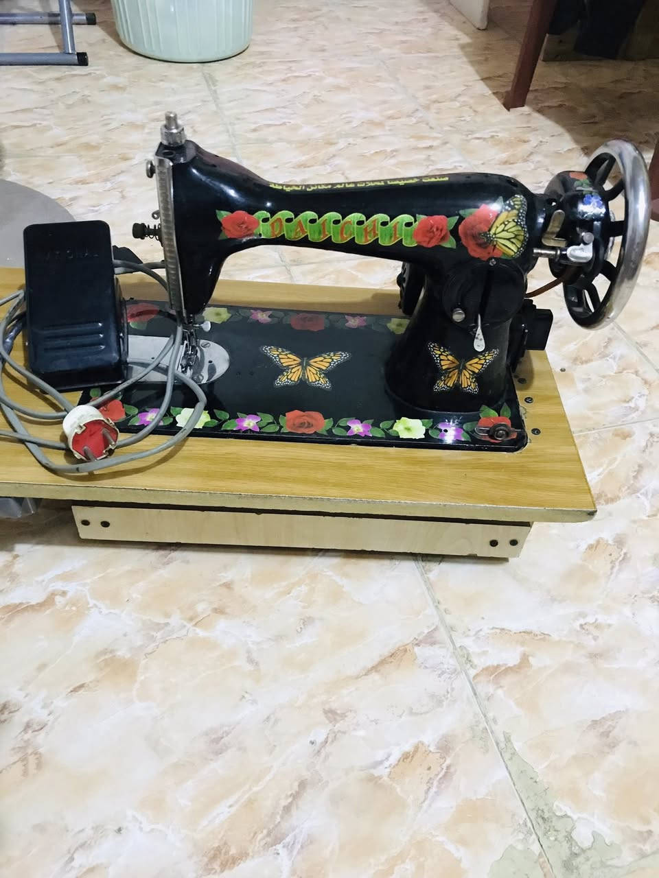 السلام عليكم
مكينة خياطه الفراشه موديل قديم نضيفه حيل 
مستخدمه قليل مال بيت
سعرها 65 وبيها مجال
مكاني بغداد الحسينيه مسقط شارع البانزين خانه
***********
