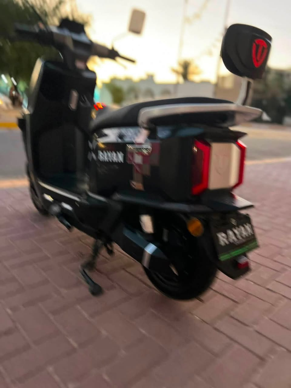 سلام عليكم شياب دراجه شحن البيع نوع الريان  ام  عيون جيل ثالث الحديث تجي بصمه سكيورتي  دراجه استخدامها 15 يوم  فقط الله يشهد 
 دراجه زلغ مابيها كفاله عامه اي نقص مابيها كلها كامله وجاهزه /مواصفاتها👇

بطاريات عدد (6) كبار دبل 🦾
النوعيه 🪬(الريان/ RAYAN)🪬🧿
3سرعات 🪬
تحمل شخصين🫂
تشغيل  نضامين بصمه او سويج🥇
سرعه الدراجه60🧿🪬
تتحمل وزن عالي جدا🏋🏻‍♀️
نضام  تشغيل عن بعد🤺✅
نضام السرقه 🥷🏻🏃🏻‍♂️
تمشيك (50) كيلو✈️
لون الدراجه مميز كلش
بصمه 💕
كلوب لد ابيض عالي ناصي🔦💕
استان صفح🔆
استان تعليك 🔱

اي استفسار اتصال ✅👇

***********

مكاني بغداد
